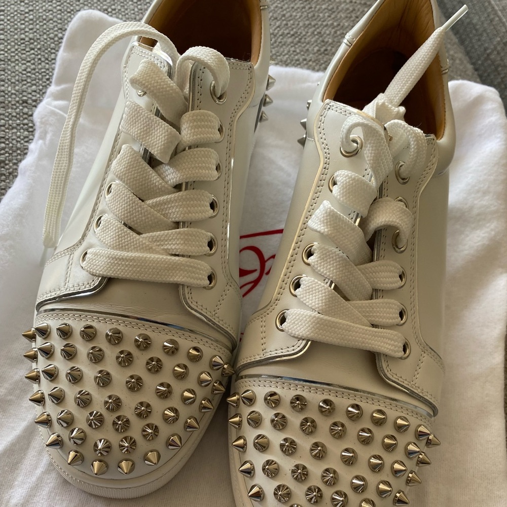 CHRISTIAN LOUBOUTIN
Viera 2 Spikes Leather Low-Top Sneakers